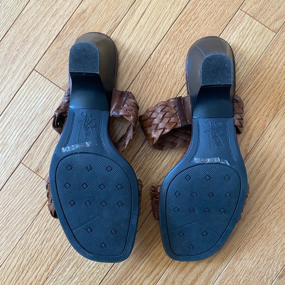 Braided Vegan Leather Sandals (7.5) - Picture 2 of 4